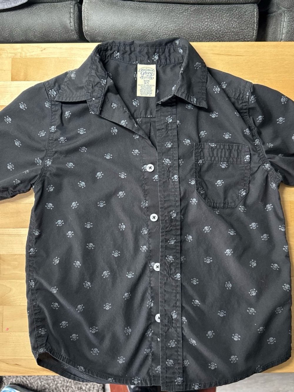 Faded Glory Black Short-Sleeve Button-Down Shirt with Small Skull Print